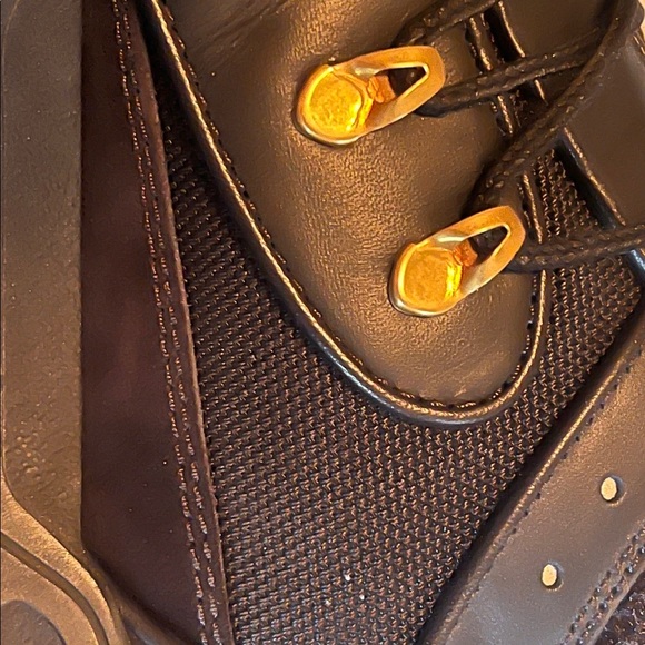 Gucci iconic flashtrek in black and gold. Size UK 10- runs US 10.5/11. - Picture 12 of 13